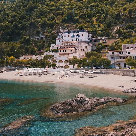 Hotel Capo Baia 3*