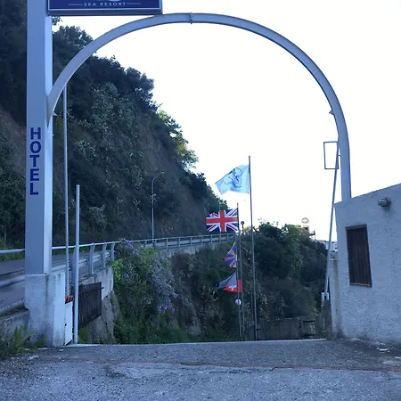 Capo Baia 3*